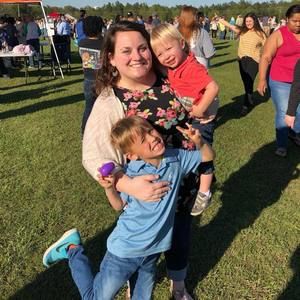 Meet your Posher, Lora